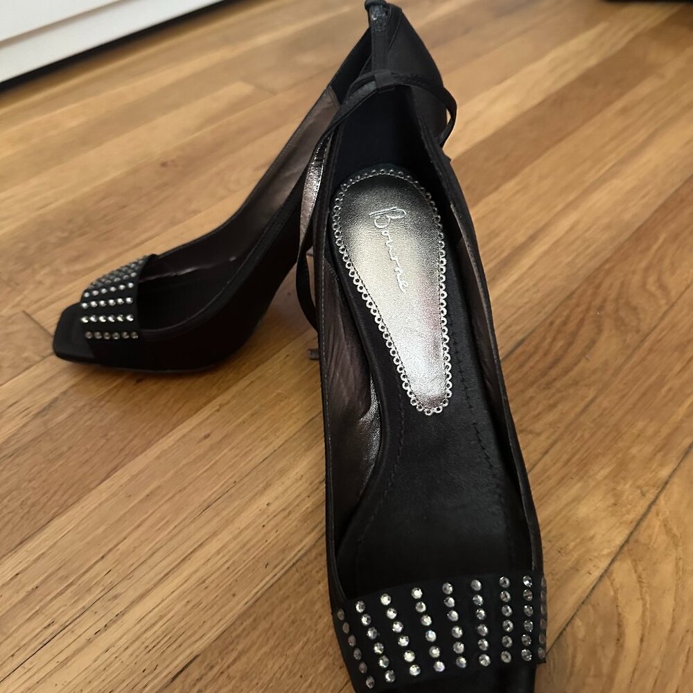 NWT VINTAGE Bourne Satin Heels SZ 41